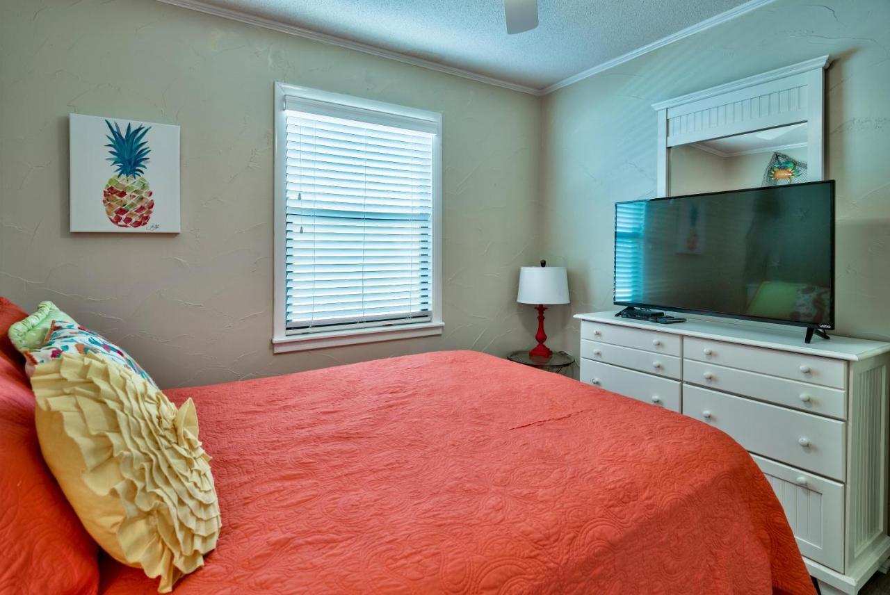 A View To Sea! West End! Sleeps 12! Hot Tub! *